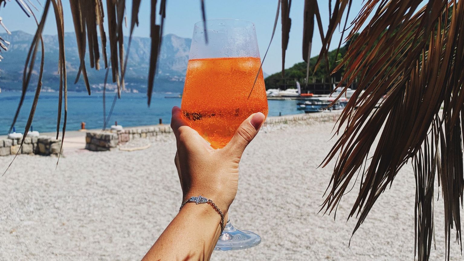 The Solo Sober Travel Guide: Thrive Abroad Without Alcohol for Authentic Adventures 1 the-solo-sober-travel-guide-thrive-abroad-without-alcohol-for-authentic-adventures